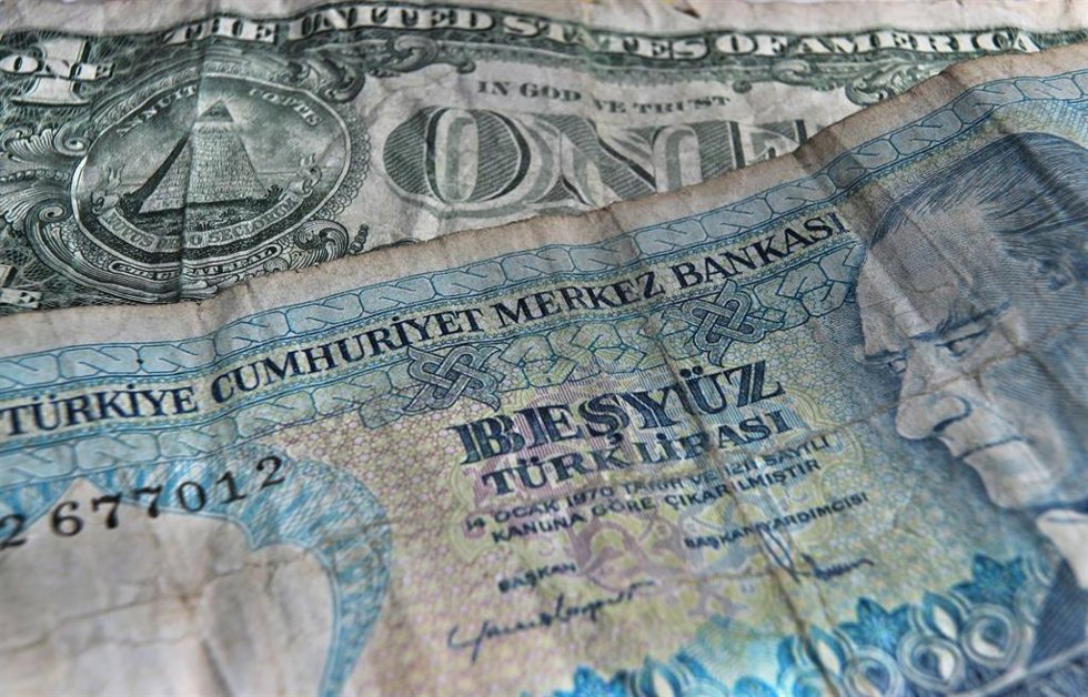 Archivo - Billetes de dólares