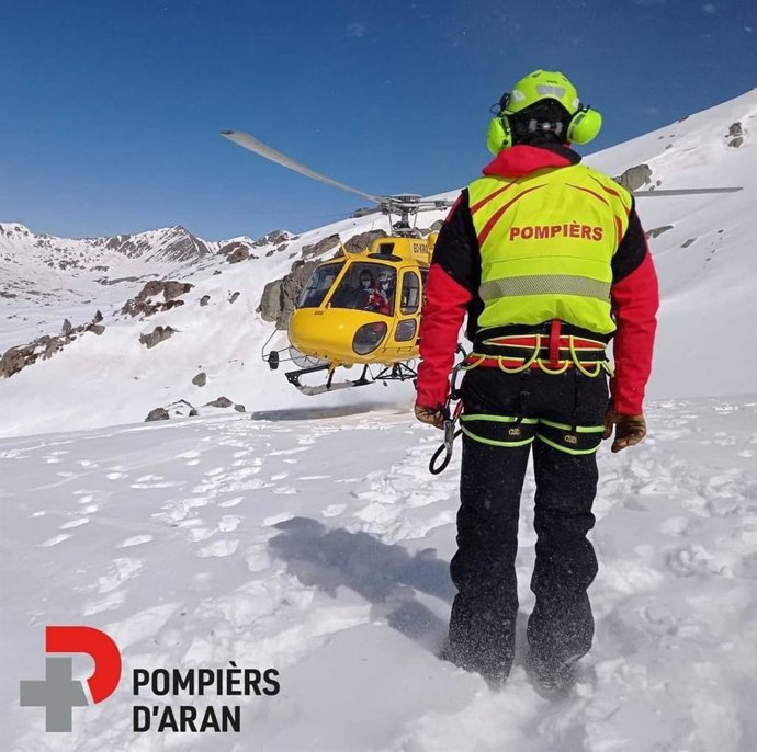Un bombero del Conselh Generau dAran en un servicio de rescate.