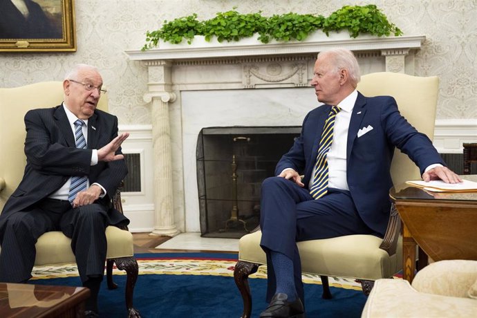 El presidente estadounidense, Joe Biden, se reúne con el presidente israelí, Reuven Rivlin, en la Oficina Oval.
