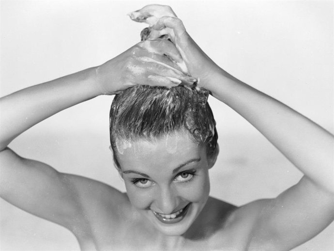 Archivo - En verano es especialmente important cuidar nuestro cabello