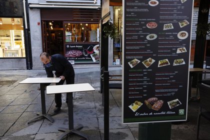 Los Hosteleros Lamentan El Retraso De La Revision De Los Horarios De Cierre De Los Bares En Andalucia