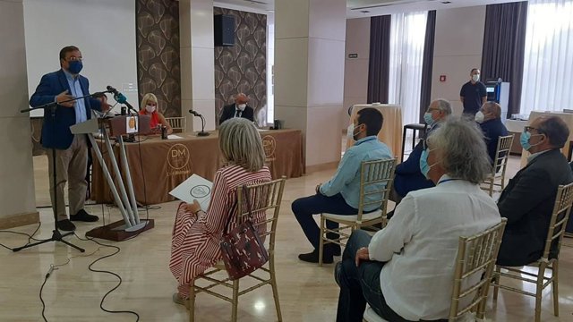 El presidente de la Junta de Extremadura, Guillermo Fernández Vara, interviene en el I Seminario Pensando Extremadura