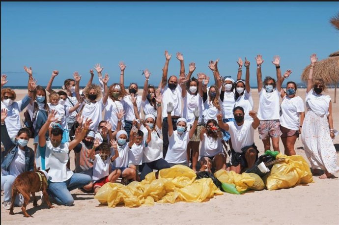 La iniciativa 'Playas Limpias' libera de 'basuraleza' 360.800 m2 de playas y dunas