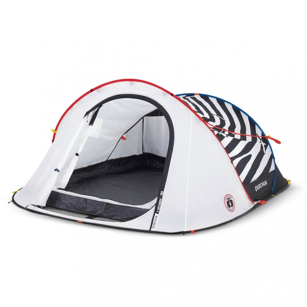 Decathlon presenta la tienda de campaña 'Quechua 2 seconds' con estampado de cebra.