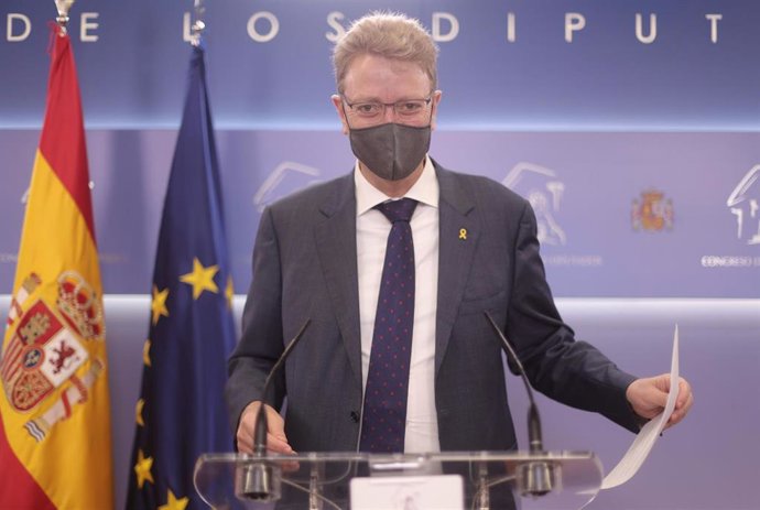 El portavoz del PDeCAT en el Congreso, Ferrán Bel, interviene en una rueda en el Congreso.