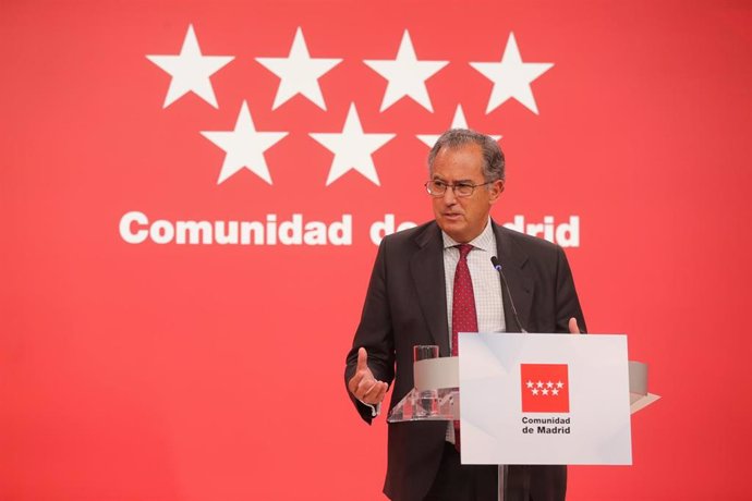 El consejero de Educación, Universidades, Ciencia y portavoz del Gobierno, Enrique Ossorio, interviene en una rueda de prensa posterior a una reunión del Consejo de Gobierno de la Comunidad de Madrid, a 23 de junio de 2021, en la Real Casa de Correos, M