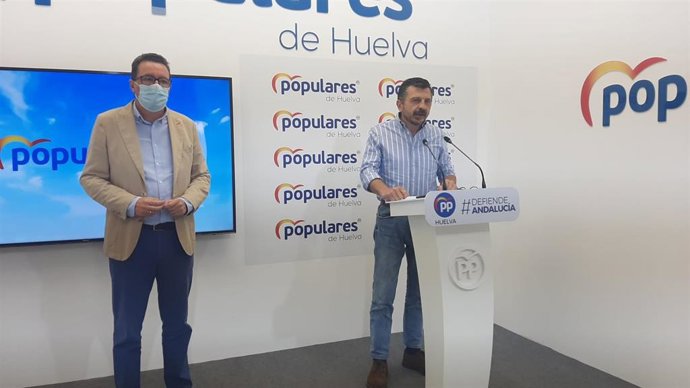 El vicesecretario general del PP-A, Toni Martín, en rueda de prensa en Huelva.