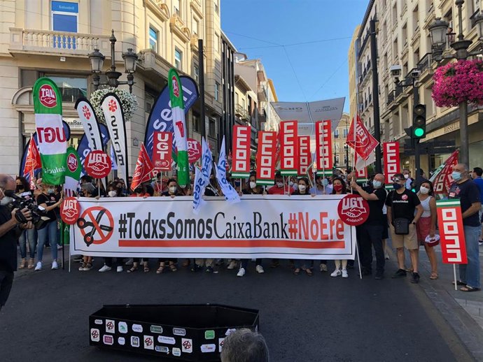 Manifestación de trabajadores de CaixaBank este martes.