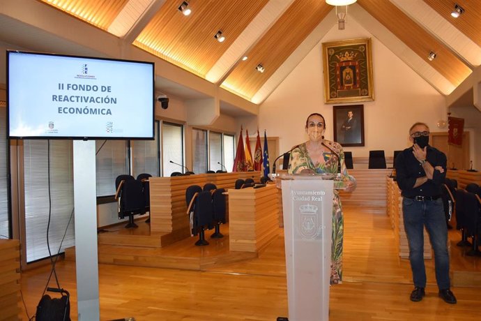 La alcaldesa, Eva María Masías, presenta el II Fondo de Reactivación Económica.