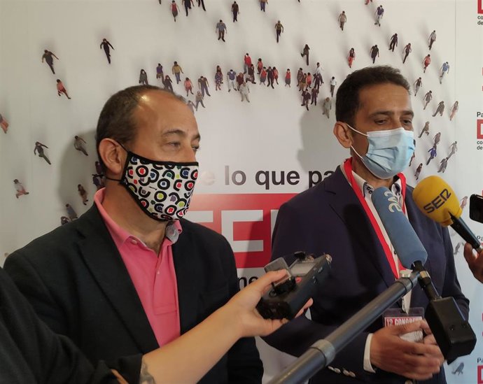 El secretario de Políticas Públicas y Protección Social, Carlos Bravo, junto al secretario general del sindicato en Castilla y León, Vicente Andrés.