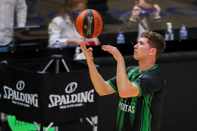 Archivo - Joel Parra of Juventut de Badalona warms up prior during the Endesa League match between Valencia Basket and Juventut de Badalona at the Pavellon Fuente de Sant Luis, La Fontenta. April 4, 2021. Valencia, Spain