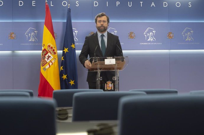 El portavoz parlamentario de Vox, Iván Espinosa de los Monteros, en rueda de prensa 