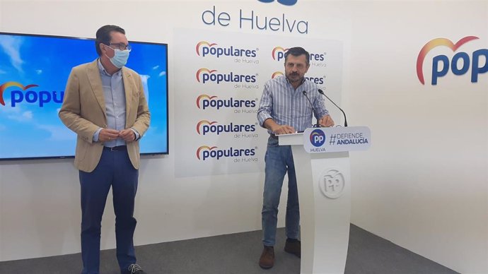 El vicesecretario general del PP-A, Toni Martín, en rueda de prensa en Huelva.