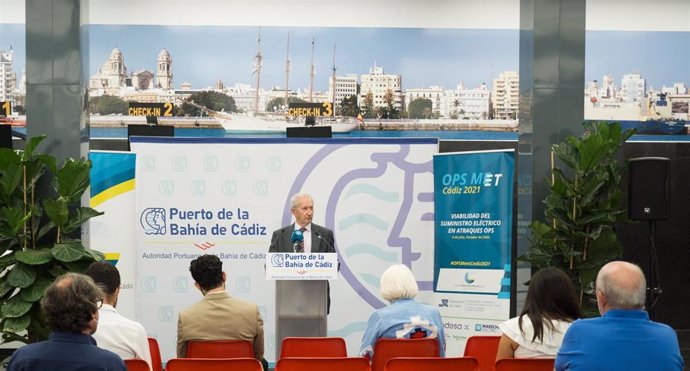 El presidente del Clúster Marítimo Naval de Cádiz (CMNC), José Luis García-Zaragoza, durante la rueda de prensa para presentar el OPS MEET CÁDIZ 2021.
