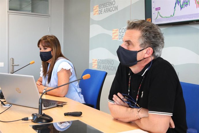 El director general de Salud Pública, Francisco Javier Falo, y la consejera de Sanidad, Sira Repollés