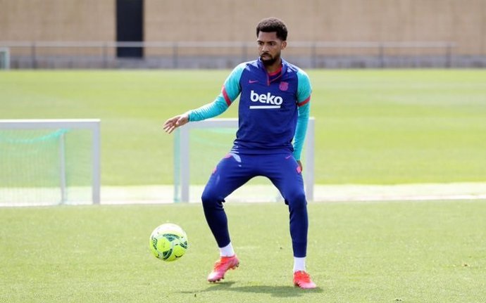 El brasileño Matheus Fernandes en un entrenamiento con el FC Barcelona