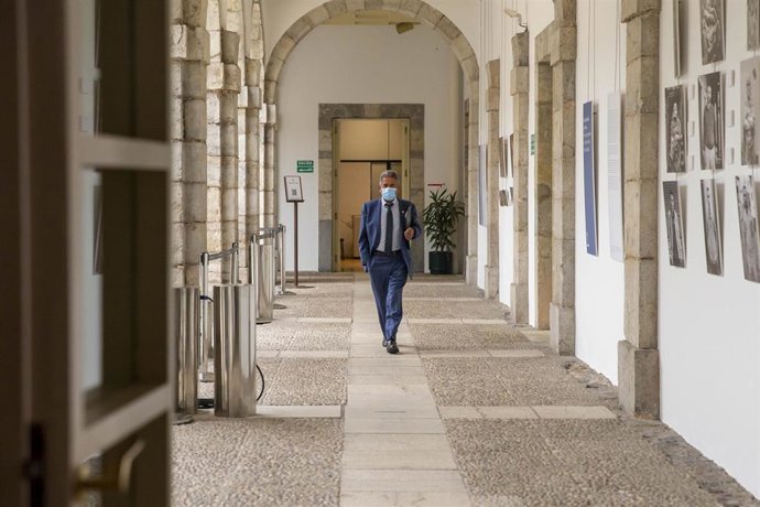 El Presidente De Cantabria, Miguel Ángel Revilla, En El Parlamento De Cantabria