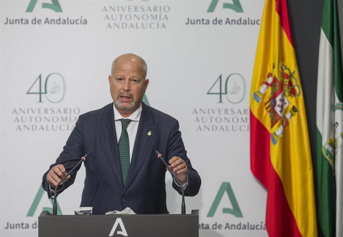 Archivo - El consejero de Educación y Deporte, Javier Imbroda,  comparecen en la rueda de prensa posterior a la reunión semanal del Consejo de Gobierno de la Junta de Andalucía. En el Palacio de San Telmo. Sevilla a15 de septiembre del 2020