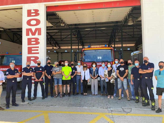La presidenta de la Diputación de Huelva, María Eugenia Limón, en su visita al parque de bomberos de la Costa Occidental, situado en Ayamonte.