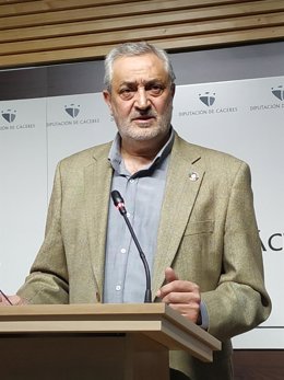 Archivo - El presidente de la Diputación de Cáceres, Carlos Carlos