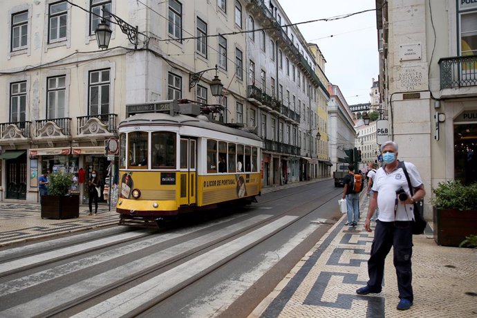 Un tranvía en el centro de Lisboa