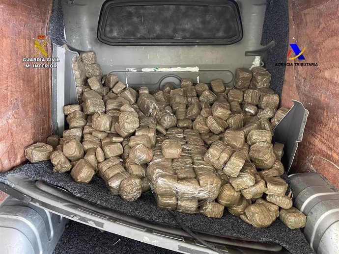 La Guardia Civil logra la mayor aprehensión de droga del año en Melilla al descubrir 264 kg de hachís en una furgoneta