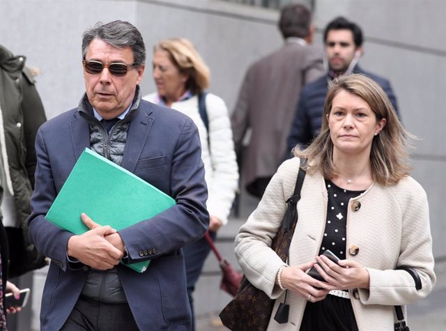 Archivo - El expresidente madrileño Ignacio González sale de la Audiencia Nacional tras testificar el primero en relación a la presunta financiación ilegal del PP en el caso Púnica, en Madrid (España), a 17 de octubre de 2019.