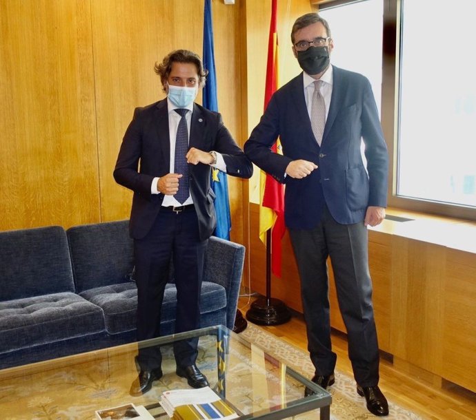 El presidente del Parlamento de Canarias y de la Conferencia de Asambleas Legislativas Regionales de la UE (CALRE), Gustavo Matos, y el embajador representante permanente de España ante la UE, Pablo García-Berdoy.