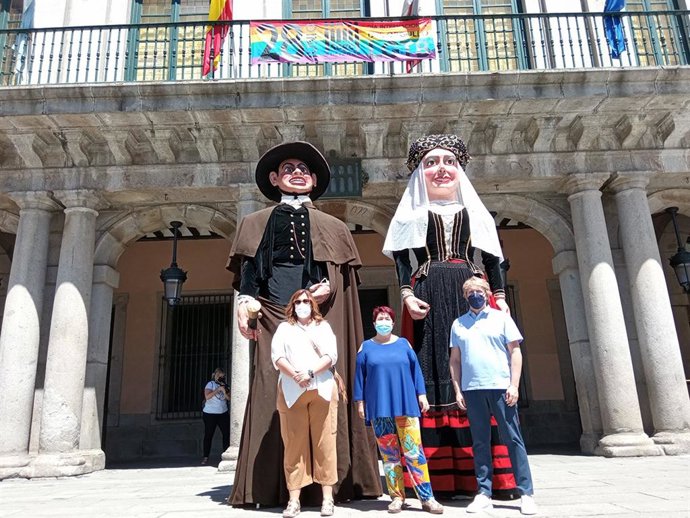 Los Gigantones en la Plaza Mayor.