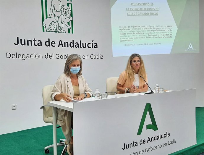 Mestre en el acto con criadores de ganado de lidia