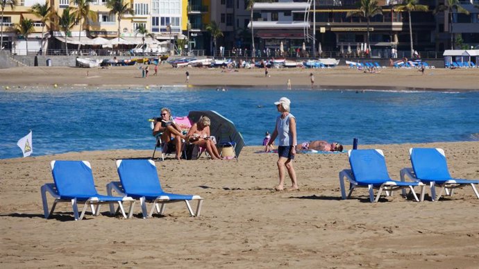 Archivo - La playa de las Canteras, en Las Palmas de Gran Canaria