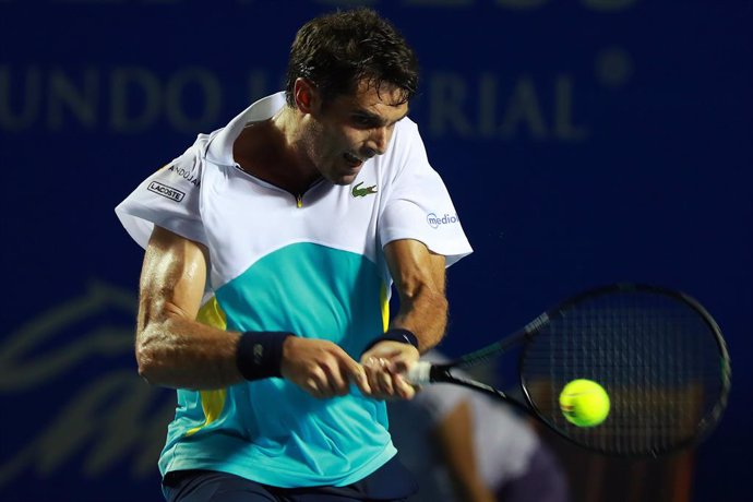 Archivo - 25 February 2020, Mexico, Acapulco: Spanish tennis player Pablo Andujar in action against compatriot Rafael Nadal during their round of 32 match at the Mexican Open tennis tournament in Acapulco. Photo: Francisco Estrada/NOTIMEX/dpa