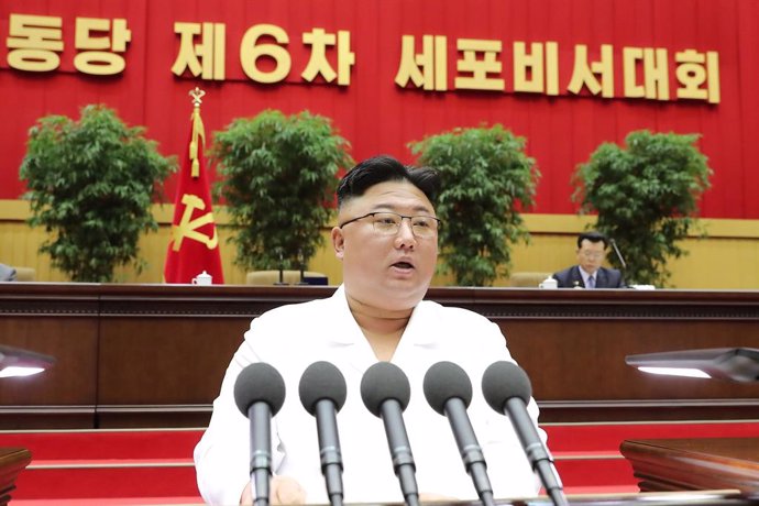 Archivo - HANDOUT - 07 April 2021, North Korea, Pyongyang: A picture provided by the North Korean state news agency (KCNA) on 07 April 2021 shows, North Korean Leader Kim Jong-un speaking during the opening of the 6th Conference of Cell Secretaries of t