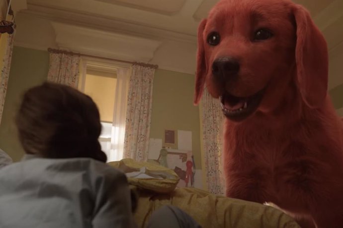 Entrañable tráiler de Clifford, el gran perro rojo: La aventura canina salta al cine