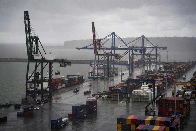 Archivo - El Puerto de Bilbao, en Bilbao, País Vasco (España), a 2 de enero de 2021.