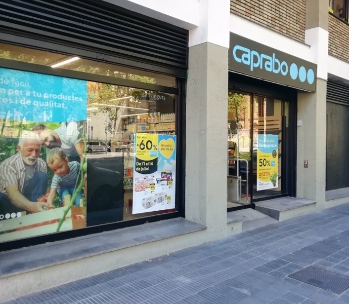 Caprabo avanza en su plan de expansión y abre un supermercado en Barcelona