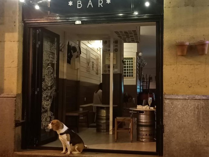Establecimiento de hostelería de Bilbao abierto durante la noche