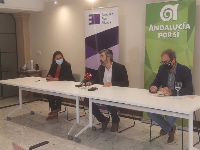 Imagen de este miércoles de la rueda de prensa de Ana Miranda, Modesto González y Jordi Sebastiá.