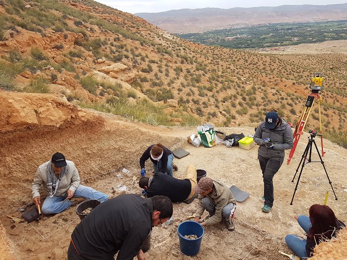Archivo - Excavación en el yacimiento de Guefat-4, en Marruecos