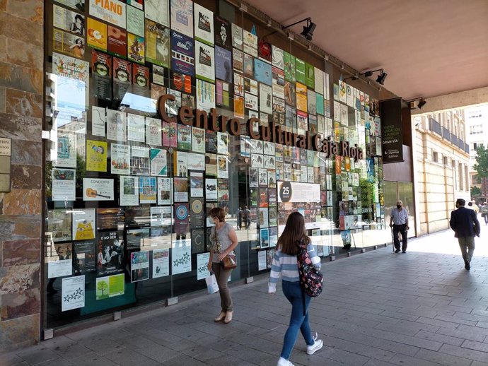 El Centro Fundación Caja Rioja Gran Vía viaja al pasado con un gran collage