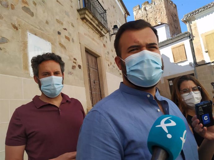El alcalde de Cáceres, Luis Salaya, advierte del aumento de contagios en la ciudad y pide prudencia