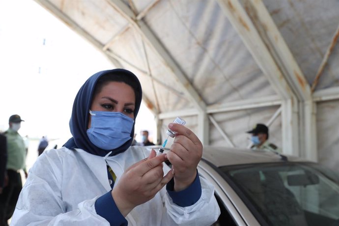 Campaña de vacunación contra el coronavirus en Irán
