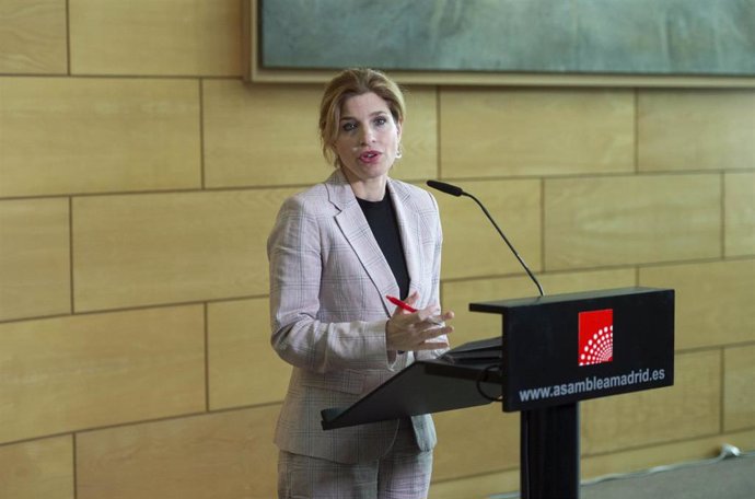 La portavoz del PSOE en la Asamblea de Madrid, Hana Jalloul, interviene tras una reunión con la presidenta de la Asamblea de Madrid, a 14 de junio de 2021, en Madrid (España). Carballedo inicia hoy una ronda de contactos con los grupos parlamentarios de