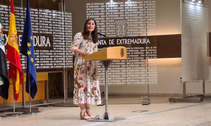 La consejera de Igualdad y portavoz de la Junta, Isabel Gil Rosiña, en rueda de prensa