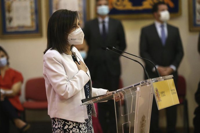La ministra de Defensa, Margarita Robles, interviene durante un acto de homenaje a los militares y miembros de las Fuerzas y Cuerpos de Seguridad del Estado fallecidos en Afganistán, a 28 de junio de 2021, en la Escuela de Guerra del Ejército, en Madrid