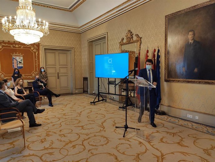 Mañueco se dispone a intervenir en el Ayuntamiento de Salamanca.