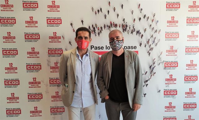 El secretario general de CCOO en Castilla y León, Vicente Andrés, (i) con el secretario confederal del sindicato, Unai Sordo (d).