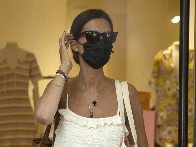 Sara Carbonero de compras