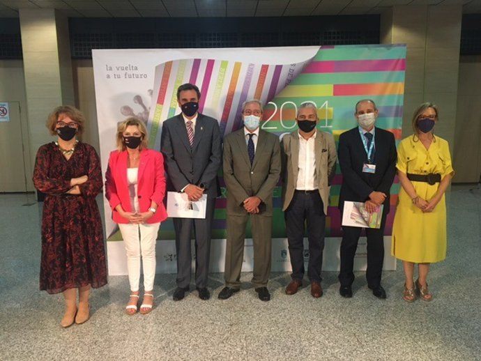 Foto de familia de los cursos de verano de la UMA en Marbella