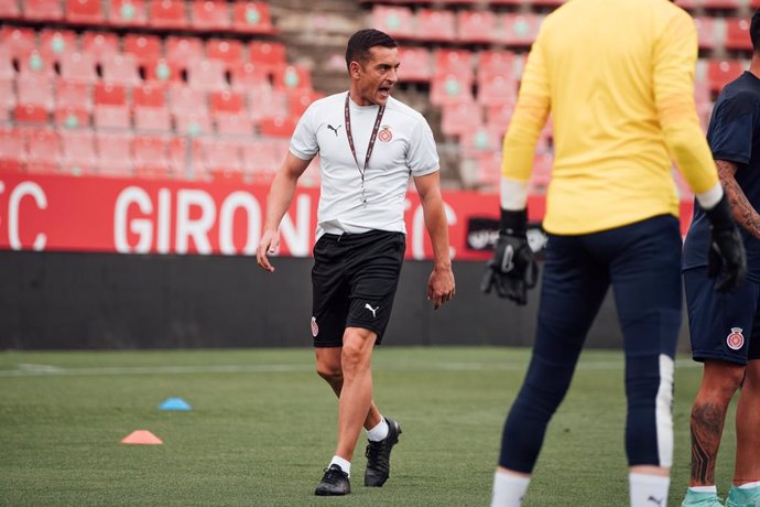 El entrenador español Francisco, en un entrenamiento con el Girona FC en la temporada 2020/21